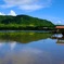 山並みと水牛と