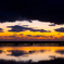 浅瀬に夕日