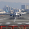 伊丹空港の飛行機-001