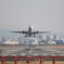 伊丹空港での飛行機-002