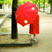 Un imperméable rouge