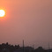 夕暮れの大きい太陽