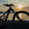 朝日を浴びるMTB