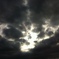 日が差し込みそうな空