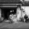 店の前