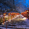 雪の貴船神社ライトアップ