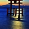 月明かりの湖中鳥居