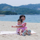 海辺で抱っこ