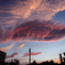 夕焼けに染まる怪しい雲
