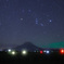 大山と昇るオリオン座
