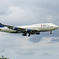 「雲」と DELTA 747-400 N666US 到着です