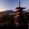 新倉山浅間神社忠霊塔より富士山