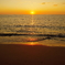 夏の日本海に沈む夕日