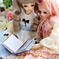 本を読む二人