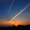 朝日と飛行機雲