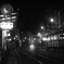 深夜の函館路面電車停留所