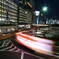 新宿駅前を光が通る