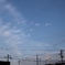 ひこうき雲と月