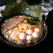 上尾らーめん本店　とんこつしょうゆらーめん　ウズラの卵トッピング