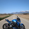 バイクと道と青空