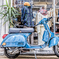 青いモーターサイクル