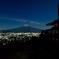 夜明け前の富士山