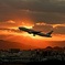 福岡空港の夕陽と飛行機