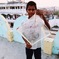 凧を持つ少年 インドにて