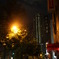 静夜にのびる巨塔
