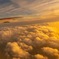 雲上の夕日