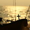 漁船と夕日に染まる海　～タイにて～