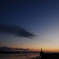 月、夕暮れ、河口