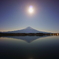 月と