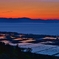 湖辺の夕焼け水田