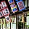 蛍籠のぶら下がるお店