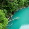 水面はエメラルド