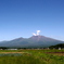 煙をあげる浅間山