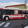 カーブする京阪バス