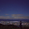 星空と夜景の中で