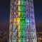夜はカラフルに色づく