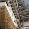 真下から