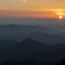 夕日に照らされる山々