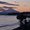 七里ヶ浜の夕陽とカメラ