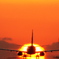 熊本空港　夕陽と飛行機