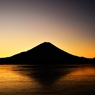ブルーアワー　～精進湖の夜明け～