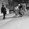 成人。白と黒