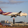 「青い日」 THAI 777-3D7 HS-TKY  出発待ってくれんたんですね