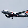 「☁」JETSTAR A320-232 JA10JJ   着陸します
