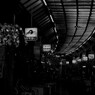 夜が軋む