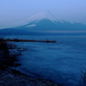 夜明け前の富士山